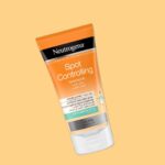 neutrogena spot controlling face scrub نيتروجينا مقشر للرؤوس السوداء